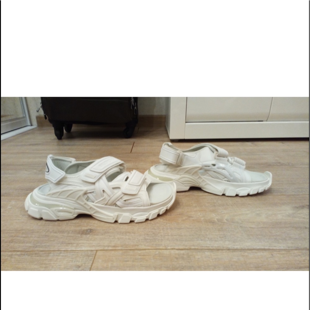 Brand new Balenciaga women sandal white size 11